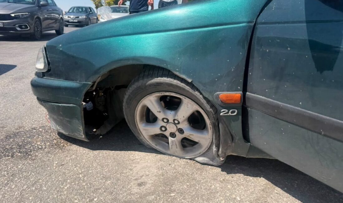 Van’ın Tuşba ilçesinde meydana gelen trafik kazasında, otomobilin direksiyon hakimiyetini
