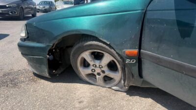 Van’ın Tuşba ilçesinde meydana gelen trafik kazasında, otomobilin direksiyon hakimiyetini