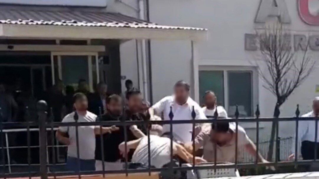 Van’ın Muradiye ilçesinde yaşanan taşlı ve sopalı kavgada ağır yaralanan