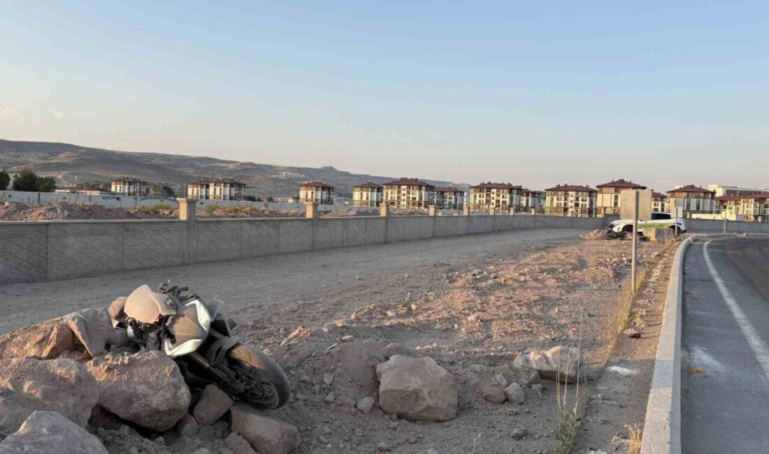 Kocasinan ilçesinde meydana gelen bir trafik kazasında, bir motosiklet virajı