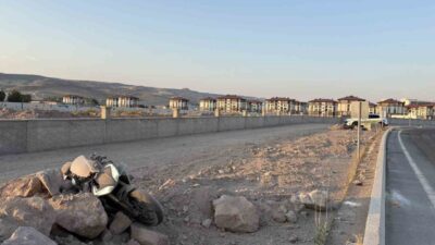 Kocasinan ilçesinde meydana gelen bir trafik kazasında, bir motosiklet virajı