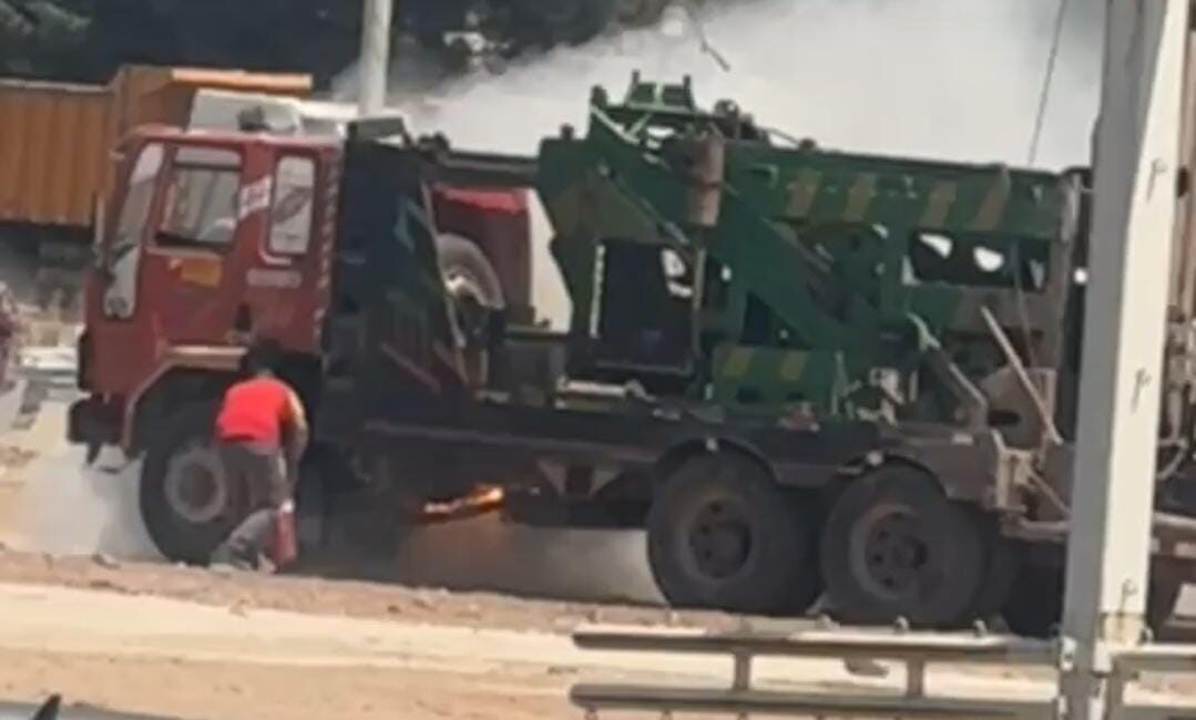 Viranşehir ilçesindeki bir araç, henüz belirlenemeyen bir sebepten dolayı park