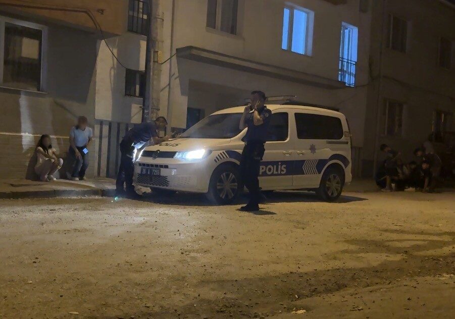 Eskişehir’de dün gece saatlerinde, Emek Mahallesi Beyit Sokak’ta bulunan bir