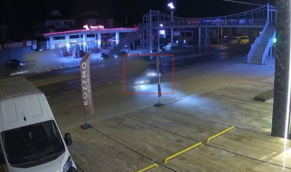 Yalova-İzmit kara yolunda meydana gelen kaza sonucunda otomobilin takla atmasıyla