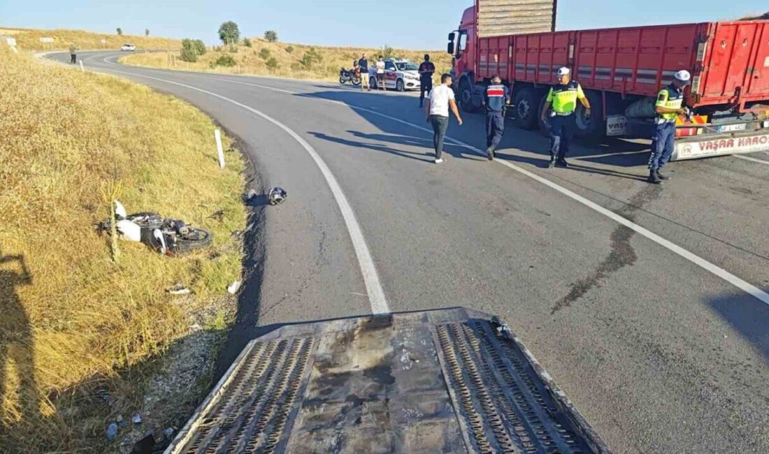 Isparta’nın Yalvaç ilçesinde meydana gelen trafik kazasında, motosiklet ile yük