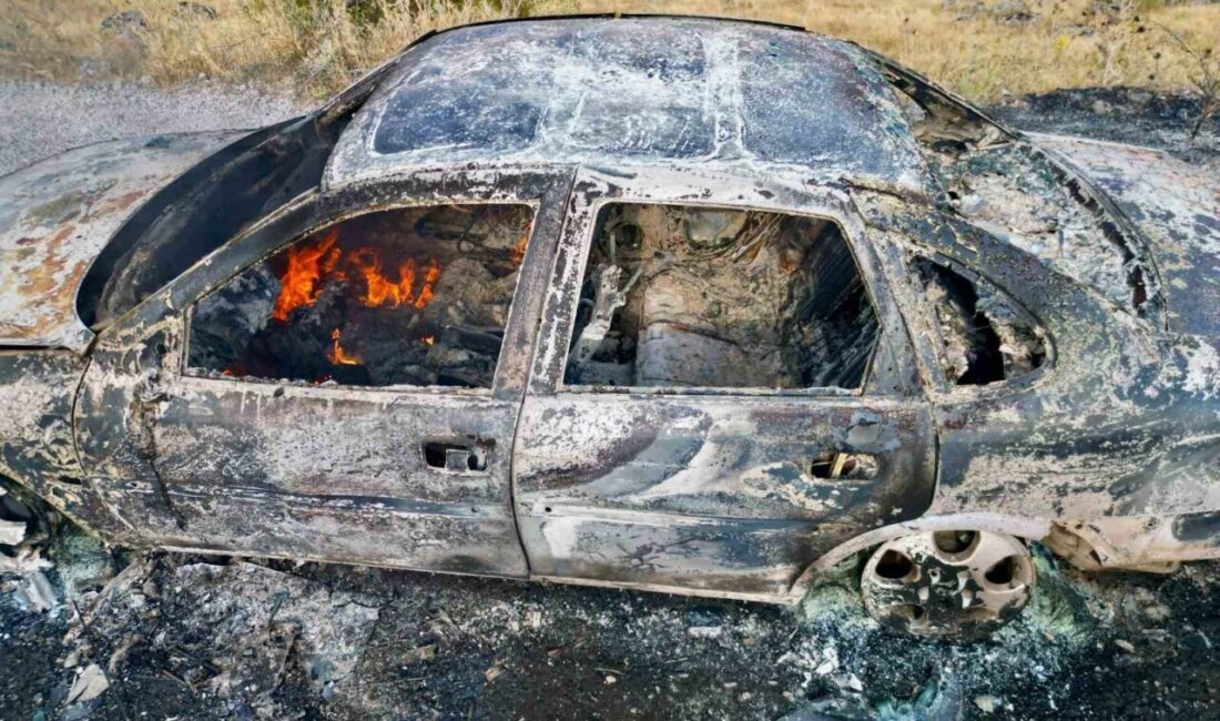 Afyonkarahisar’da Yapraklı Barajı mevkiinde meydana gelen olayda seyir halindeki otomobilin