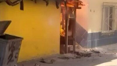 Bursa’da bir evde meydana gelen yangına, vatandaşlar yangın söndürme tüpleri