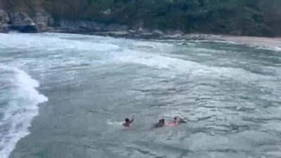 Kandıra ilçesine bağlı Bağırganlı Diriliş Koyu’nda, resmi makamlarca denize girilmesinin