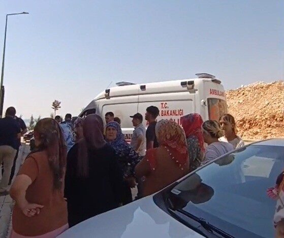 Kahramanmaraş’ın Pazarcık ilçesinde, yaşlı bir kadın, Yukarı Pazarcık Mahallesi’nde bulunan