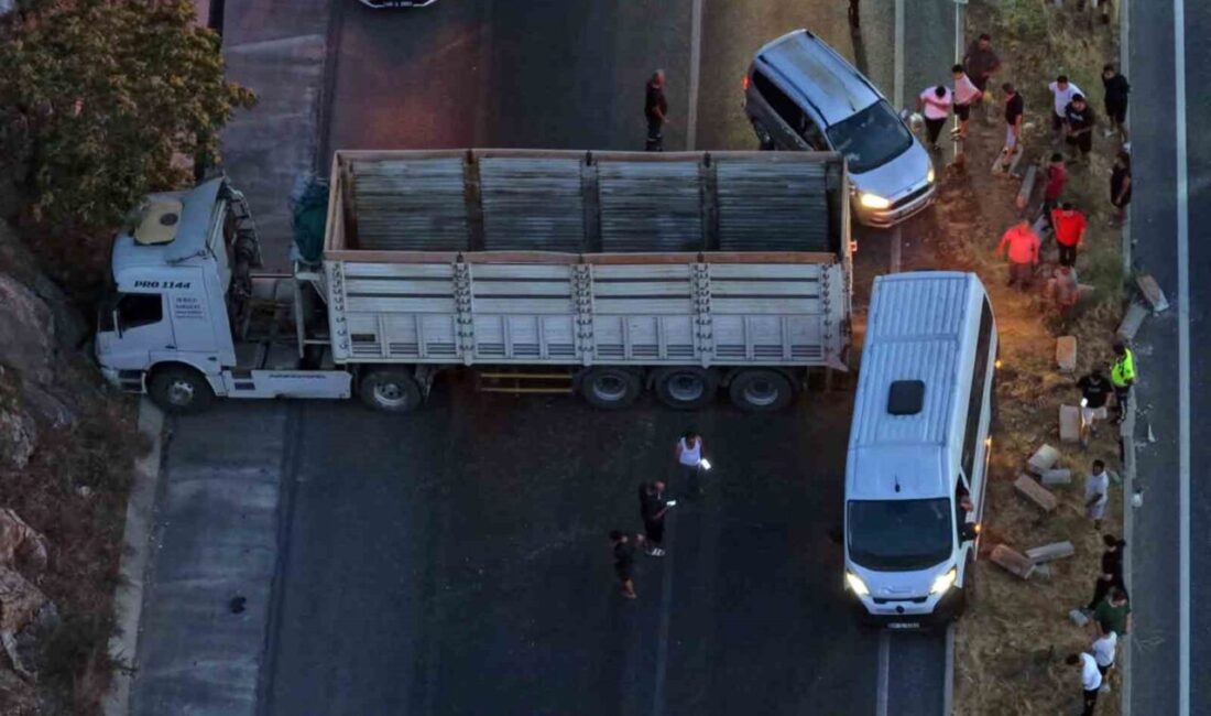 Muğla-Aydın karayolunda Yatağan Devlet Hastanesi kavşağı yakınlarında meydana gelen trafik