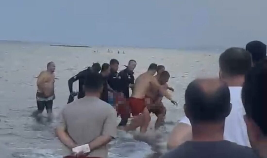 Samsun’un Atakum ilçesinde, yeğenini boğulma tehlikesinden kurtarmaya çalışan bir kişi,