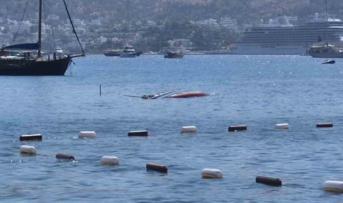 Bodrum ilçesine bağlı Bardakçı Koyu’nda demirli duran 11 metrelik yelkenli