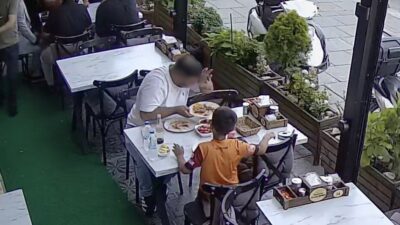 Arnavutköy’deki bir restoranda ilginç bir olay meydana geldi. Bir müşteri,