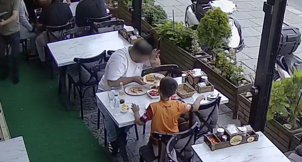 Arnavutköy’deki bir restoranda ilginç bir olay meydana geldi. Bir müşteri,