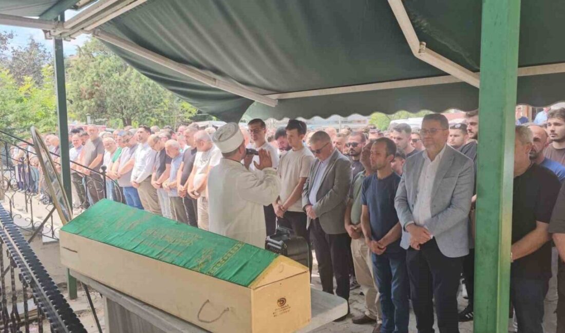 Çerkezköy ilçesinde, yeni satın aldığı motosikletle park halindeki bir otomobile
