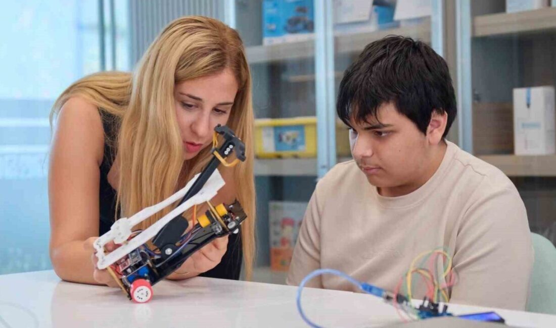Yıldırım Belediyesi, gençlere ve çocuklara yönelik Robotik Kodlama Eğitimi ile