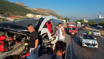 Muğla’nın Milas ilçesinde Villa Seyahat firmasına ait seyir halindeki bir