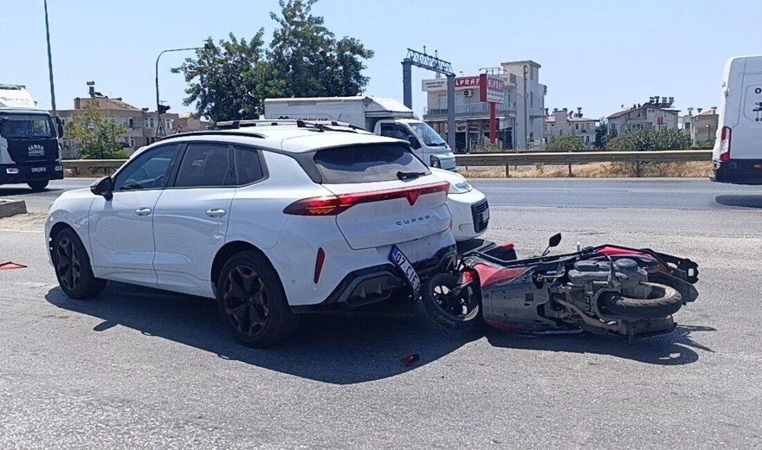 Manavgat ilçesinde meydana gelen bir trafik kazasında, bir motosiklet tali