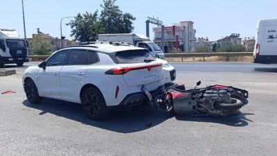 Manavgat ilçesinde meydana gelen bir trafik kazasında, bir motosiklet tali