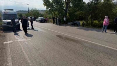Niksar ilçesinde meydana gelen tek taraflı trafik kazasında bir otomobil