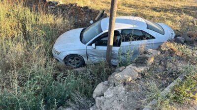 Tomarza ilçesinde meydana gelen bir trafik kazasında kontrolü kaybolan bir