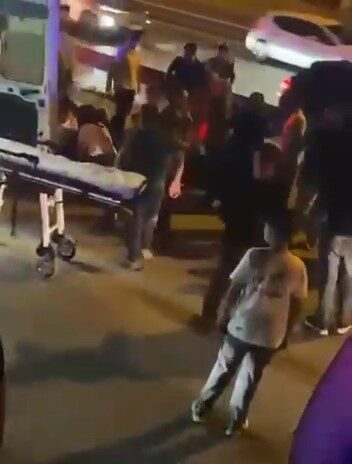 Bursa’da yaşanan bir olayda, yolun karşısına geçmeye çalışan iki kişi