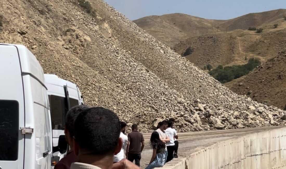 Hakkari’nın Yüksekova-Van karayolunda devam eden yol genişletme çalışmalarında meydana gelen