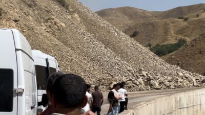 Hakkari’nın Yüksekova-Van karayolunda devam eden yol genişletme çalışmalarında meydana gelen