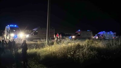 Hafif ticari bir kamyonetin Yüksekova ilçesinde takla atması sonucu 4