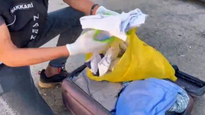 Hakkari’nın Yüksekova ilçesinde, şehirlerarası bir yolcu otobüsünde yapılan aramada, valizdeki