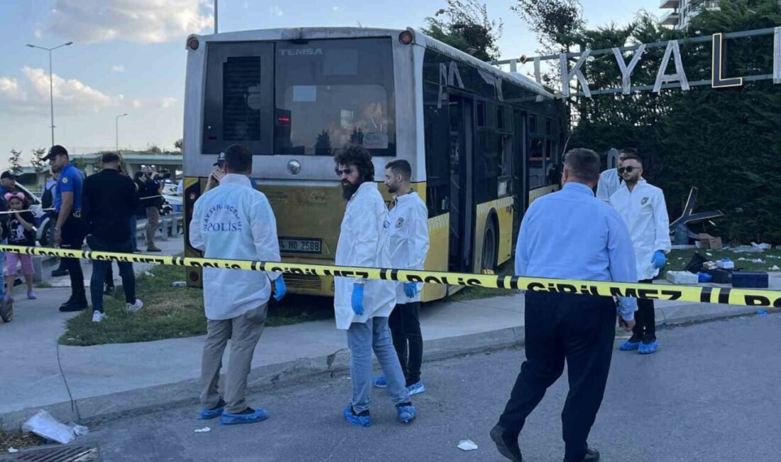 Zeytinburnu ilçesinde meydana gelen trafik kazasında, İETT otobüsünün duvara çarpması