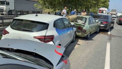 Samsun’un Canik ilçesinde meydana gelen zincirleme trafik kazasında, 4 araç