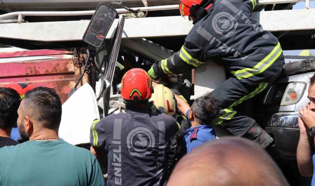 Denizli’de meydana gelen trafik kazasında, trafik ışıklarında bekleyen bir tır