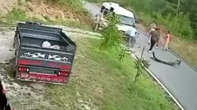 Zonguldak’ın Karadeniz Ereğli ilçesinde meydana gelen trafik kazasında işçi servis
