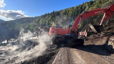 Kastamonu’nun İnebolu ilçesinde meydana gelen yangında 11 ev ve diğer