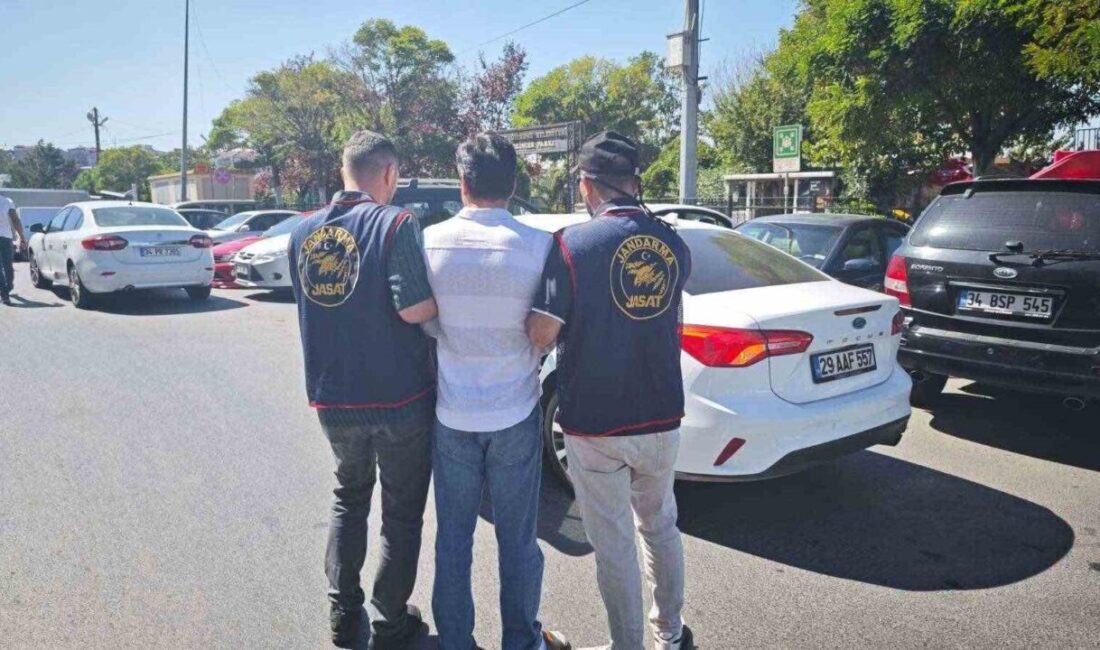 Gümüşhane’nin Kağıthane ilçesinde aranan bir dolandırıcı, kendisini kamu görevlisi ve