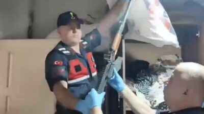 Tokat’ın Erbaa ilçesinde silah ticareti ve kaçakçılığı yaptığı şüphesiyle 15