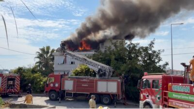 Manavgat ilçesindeki Antalya’nın Evrenseki Mahallesi’nde bulunan 4 katlı bir binanın