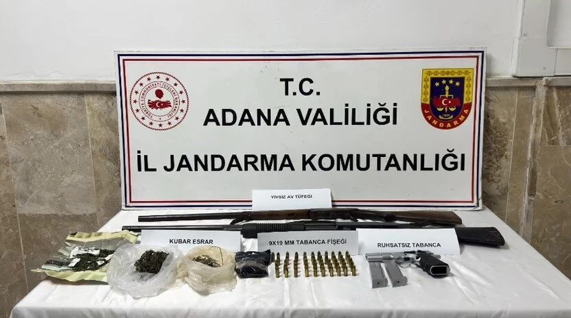 Adana’da jandarma ekipleri gerçekleştirdikleri operasyonda 6 adet ruhsatsız silah buldu.
