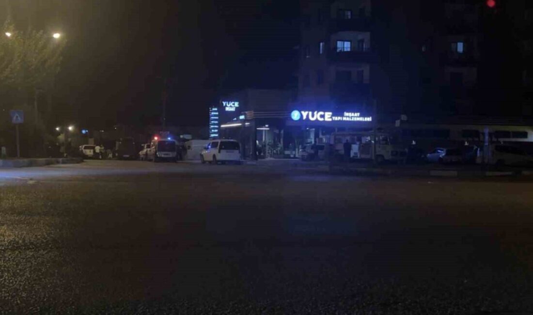 Adana’da inşaat malzemeleri satan bir firmanın, molotofkokteyli saldırısına uğradığı bildirildi.