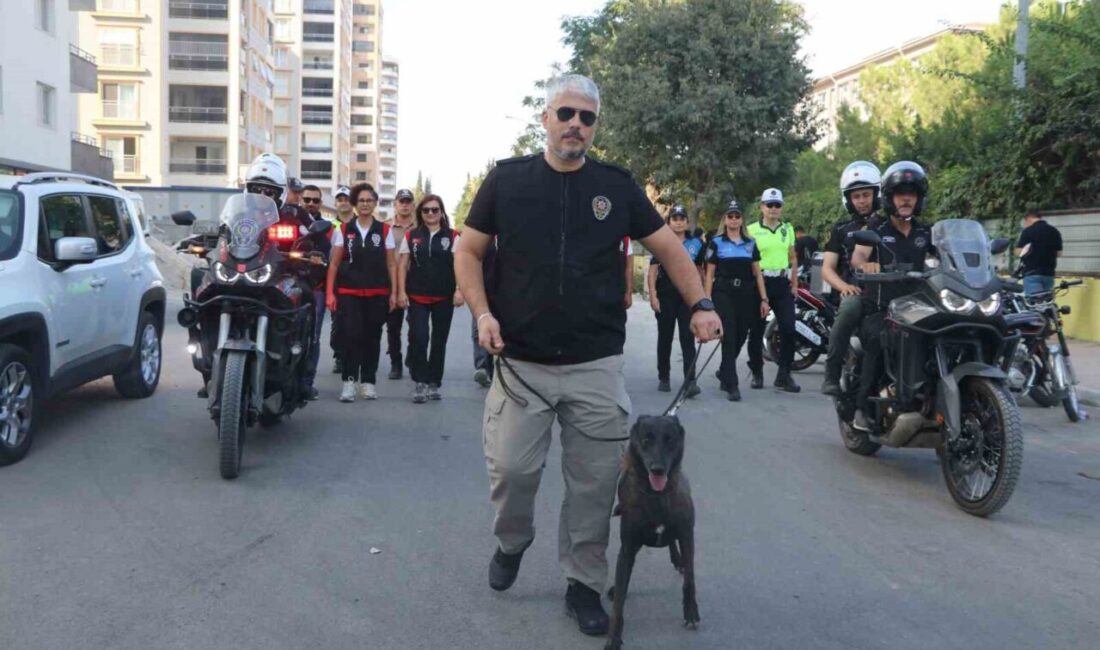 Adana’da, yeni eğitim-öğretim yılının ilk gününde öğrencilerin güvenliğini sağlamak amacıyla
