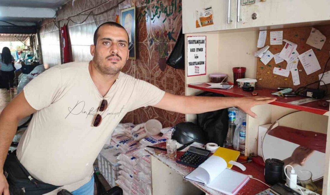 Adana’da bulunan bir iş yerinde biber salçası üretimi yapılan bir