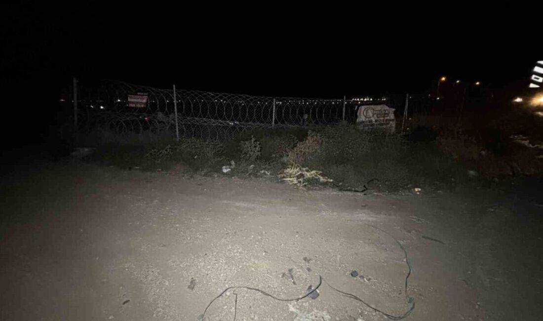 Adana’da bir erkek cesedi otoyol kenarında bulundu. Sarıçam ilçesi Orhangazi