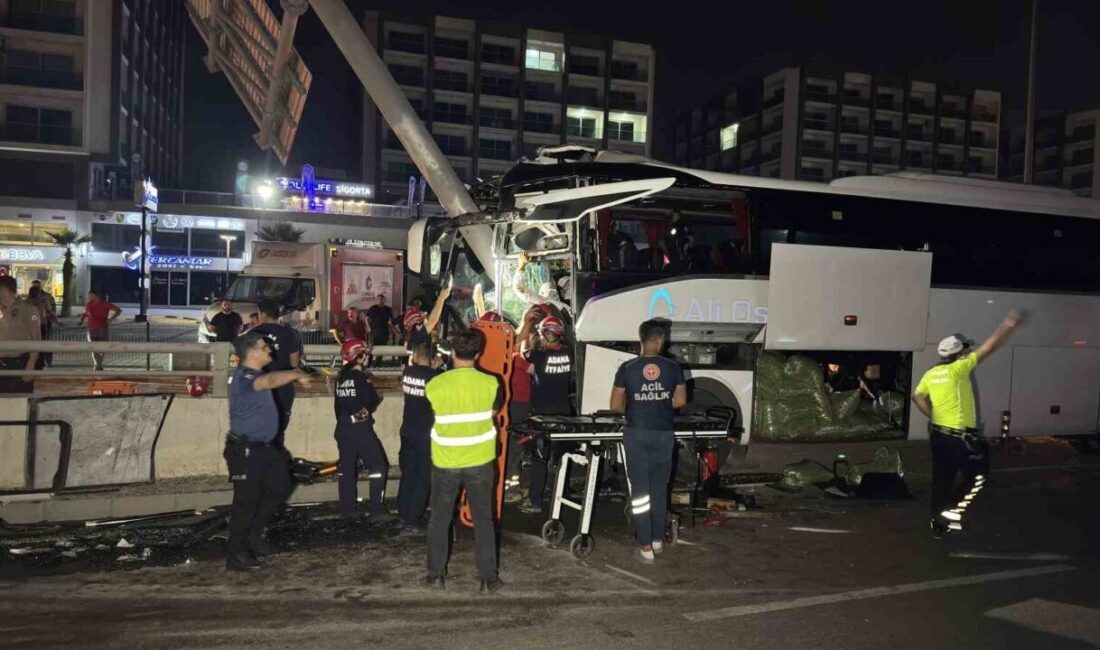 Adana’da meydana gelen trafik kazasında, bir yolcu otobüsü kontrolden çıkarak