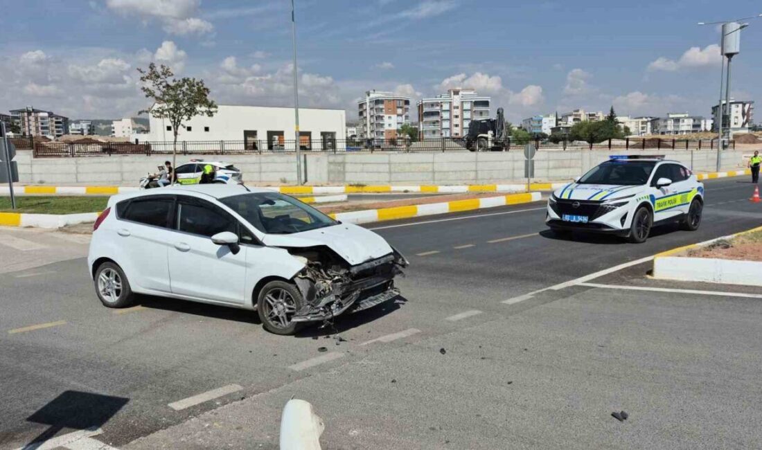 Adıyaman’da meydana gelen trafik kazasında, iki otomobilin çarpışması sonucu 3