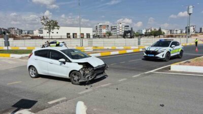 Adıyaman’da meydana gelen trafik kazasında, iki otomobilin çarpışması sonucu 3