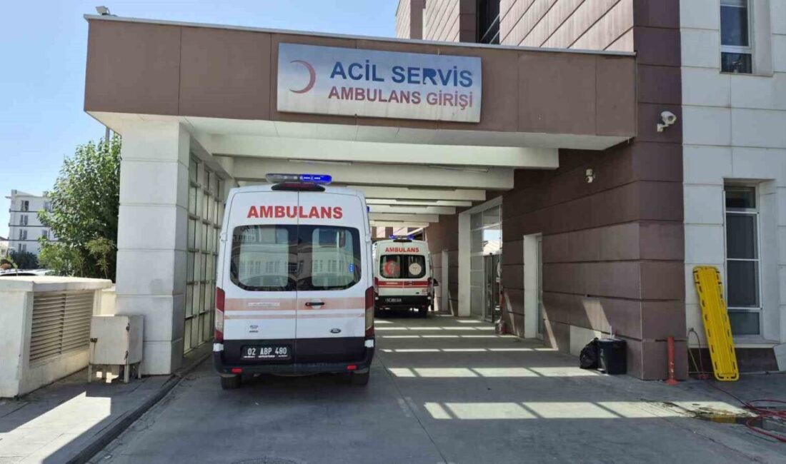 Adıyaman ilinde 9 yaşındaki bir çocuk, otomobil çarpması sonucu yaralandı.