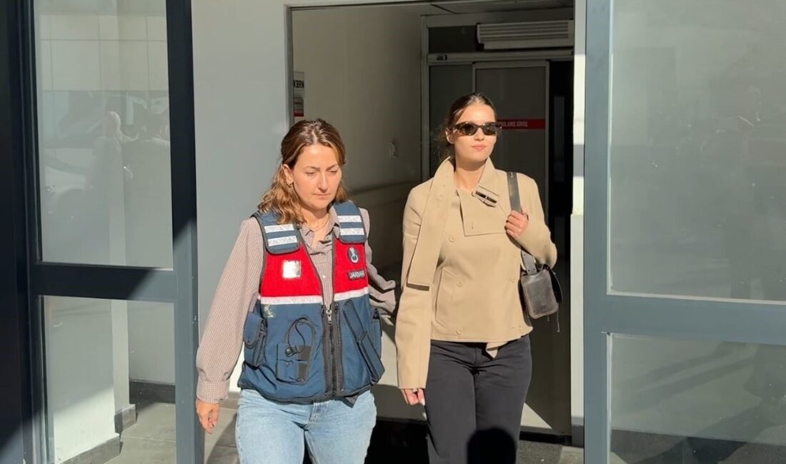 Ünlü isimlere yönelik uyuşturucu soruşturması kapsamında gözaltına alınan Afra Saraçoğlu,