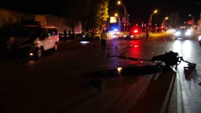 Malatya’da meydana gelen trafik kazasında, bir minibüsün kontrolünü yitirerek yol