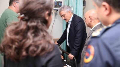 Düzce Valisi Mehmet Makas, Akçakoca ilçesinde yaşanan trafik kazasında yaralanan